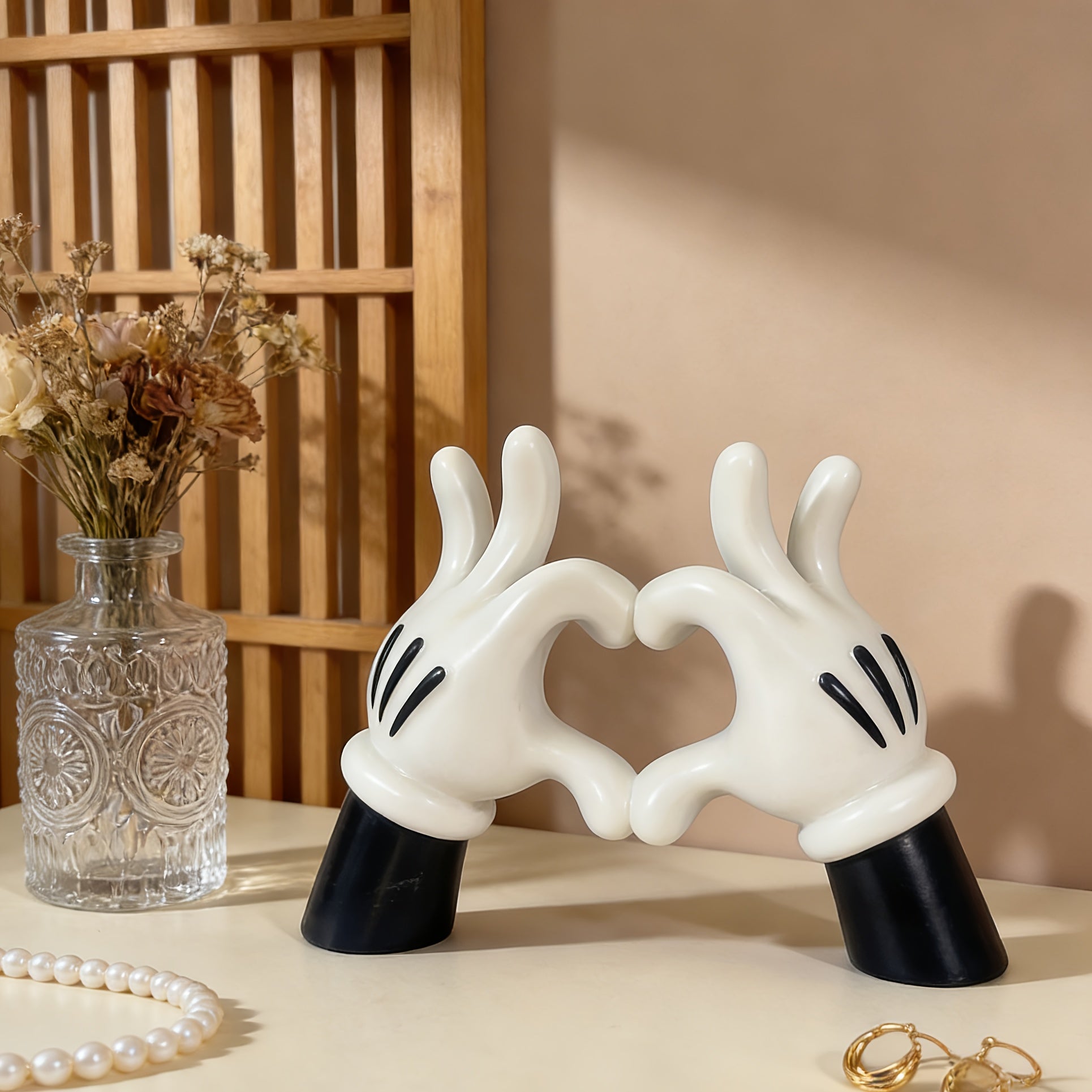 Tnessential This Decorative Vinyl Sculpture Features a Minimalist 3D Decor