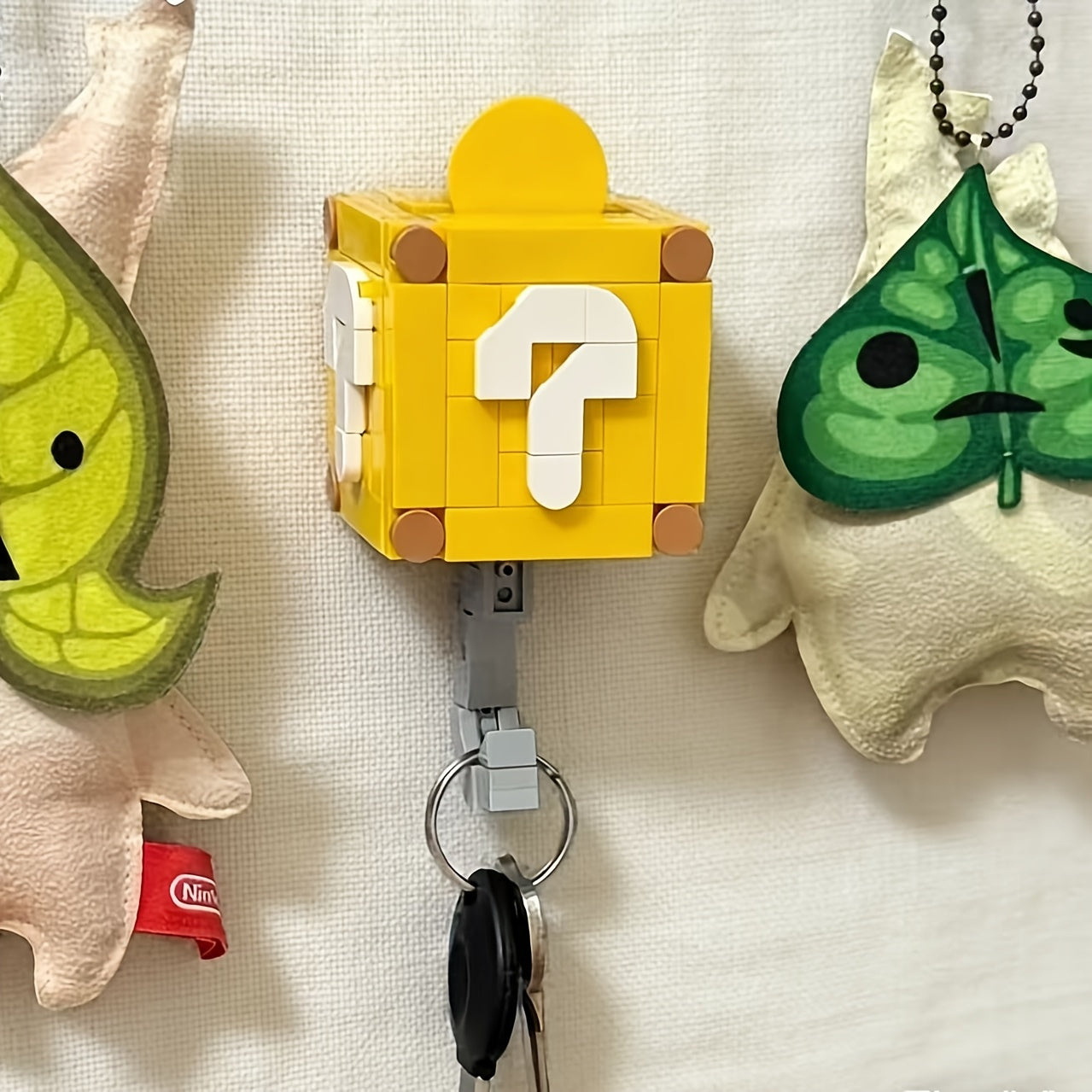 Tnessential Classic Pixel-style Game Question Mark Box Key Hook 3D Decor