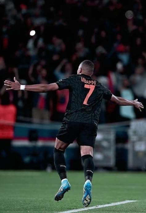 KYLIAN MBAPPE CANVAS POSTER