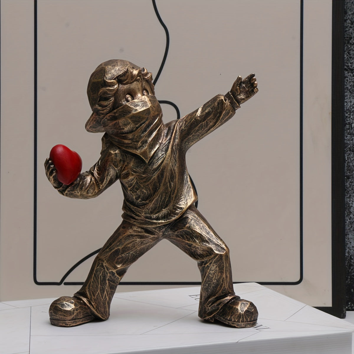 Tnessential Charming Resin Love Sculpture Stone Thrower 3D Decor