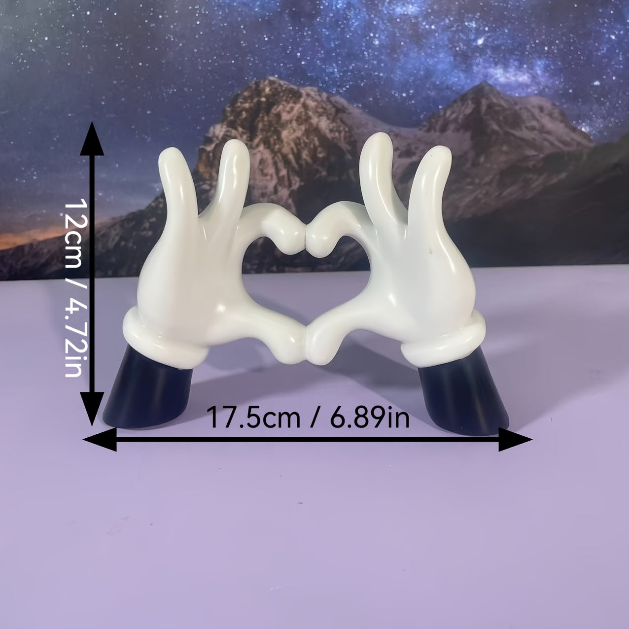 Tnessential This Decorative Vinyl Sculpture Features a Minimalist 3D Decor
