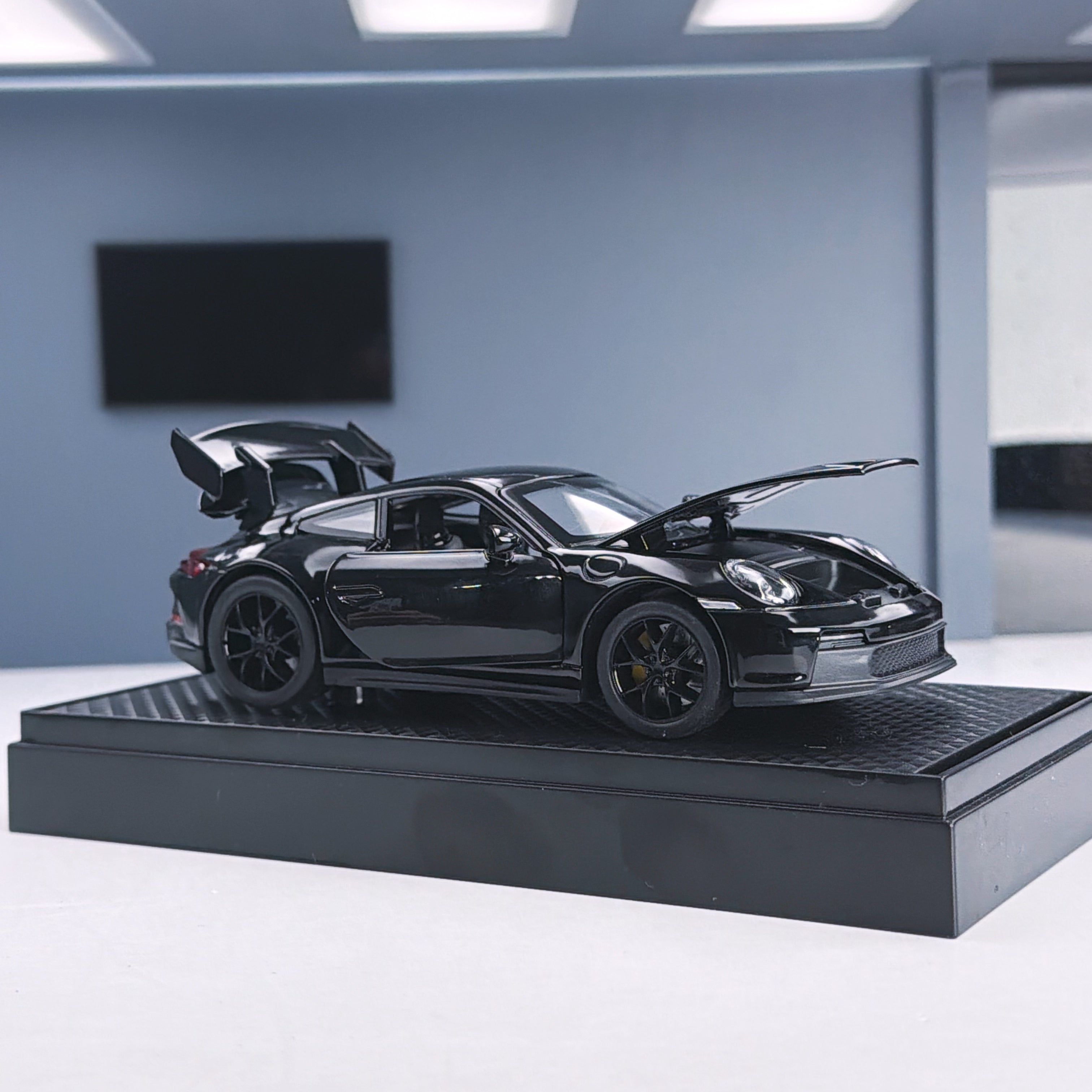 Tnessential :32 Scale Alloy Car Model 3D Decor