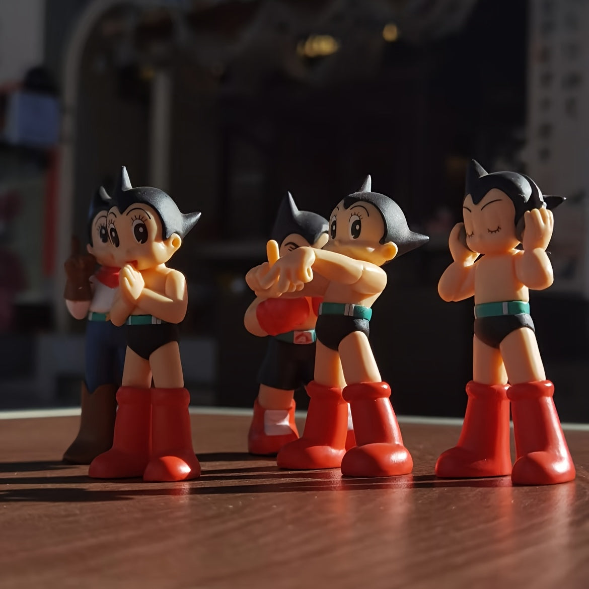 Tnessential Random 1pc Retro Anime Figure 3D Decor