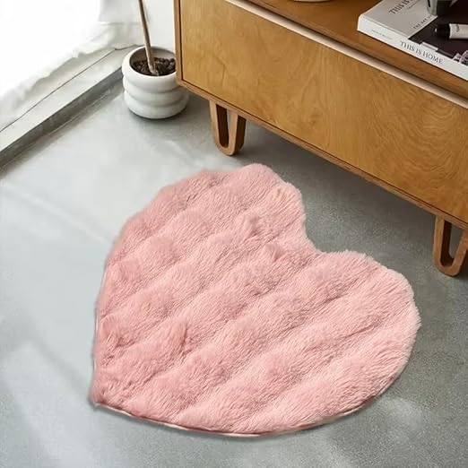 FLUFFY PINK HEART RUG