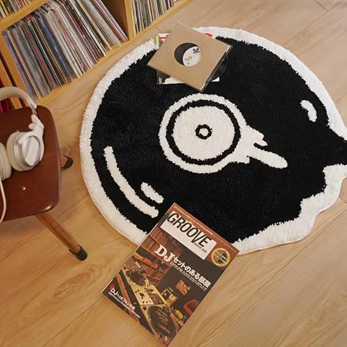 TRIPPY BLACK & WHITE ONE-EYE RUG