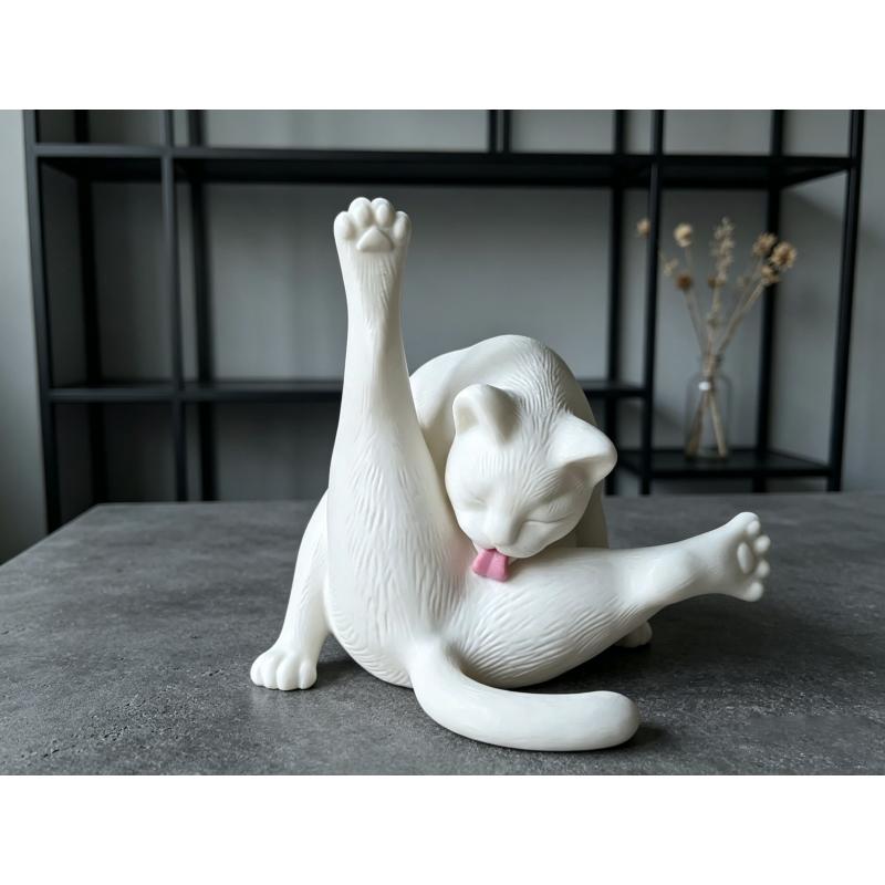 Tnessential Charming Resin Cat Statue 3D Decor