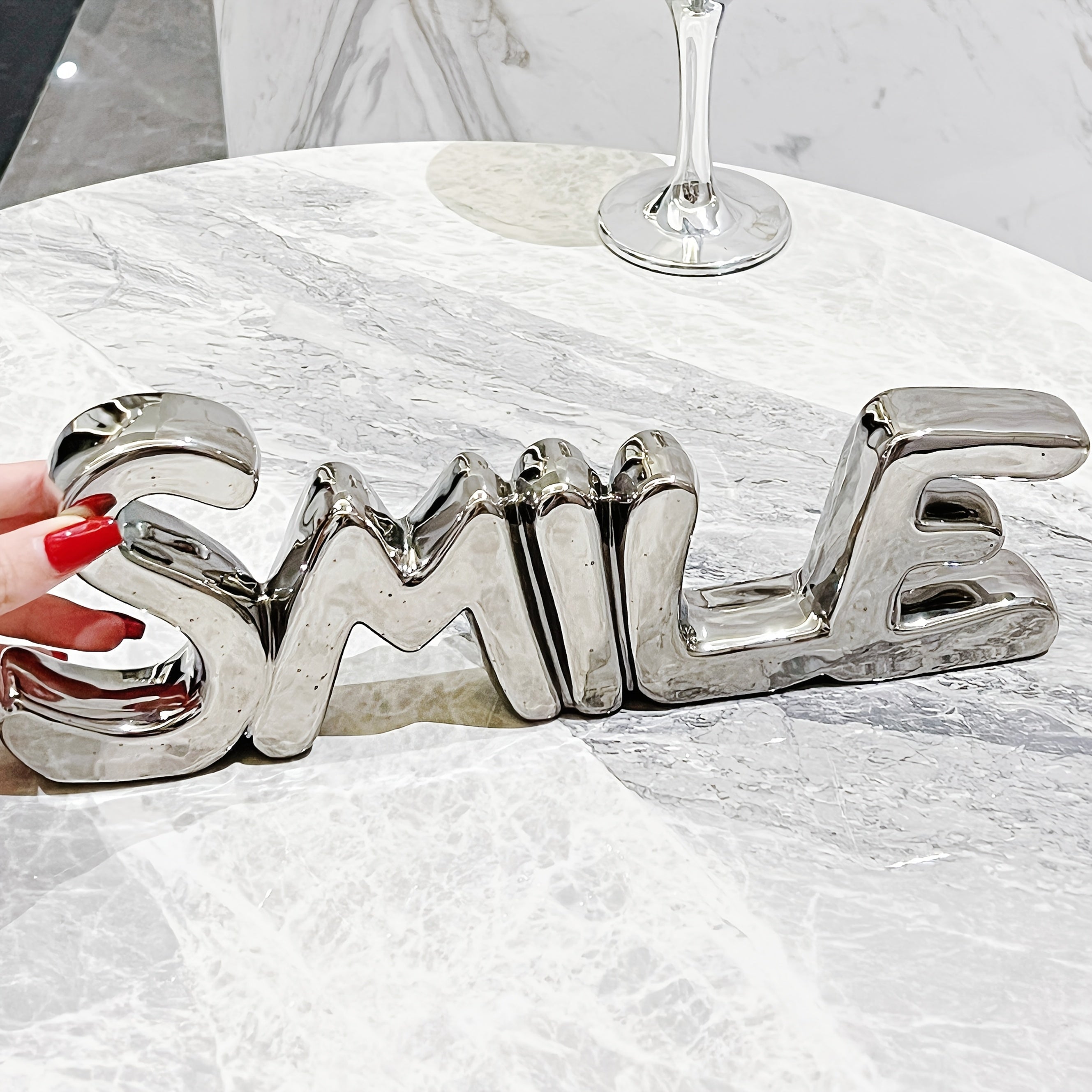 Tnessential Ins-style Light Luxury Design Smiling Ceramic Decorative 3D Decor