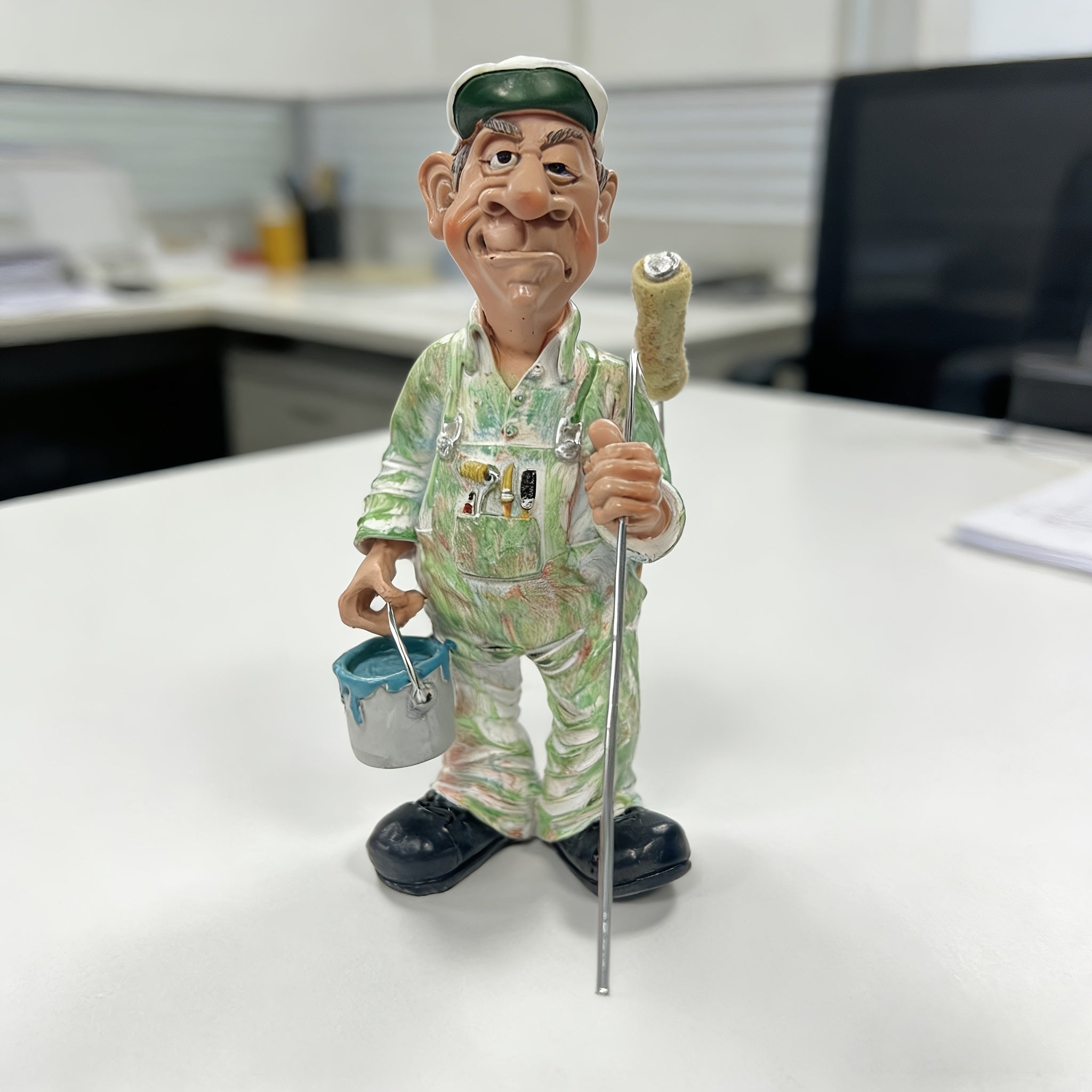Tnessential Creative Painter Resin Statue Ornament 3D Decor