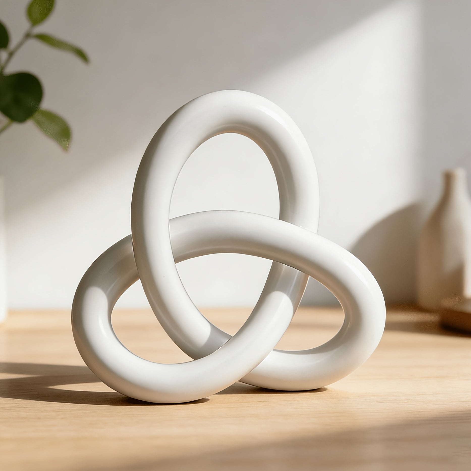 Tnessential Elegant Triquetra Knot Sculpture: Modern Abstract 3D Decor