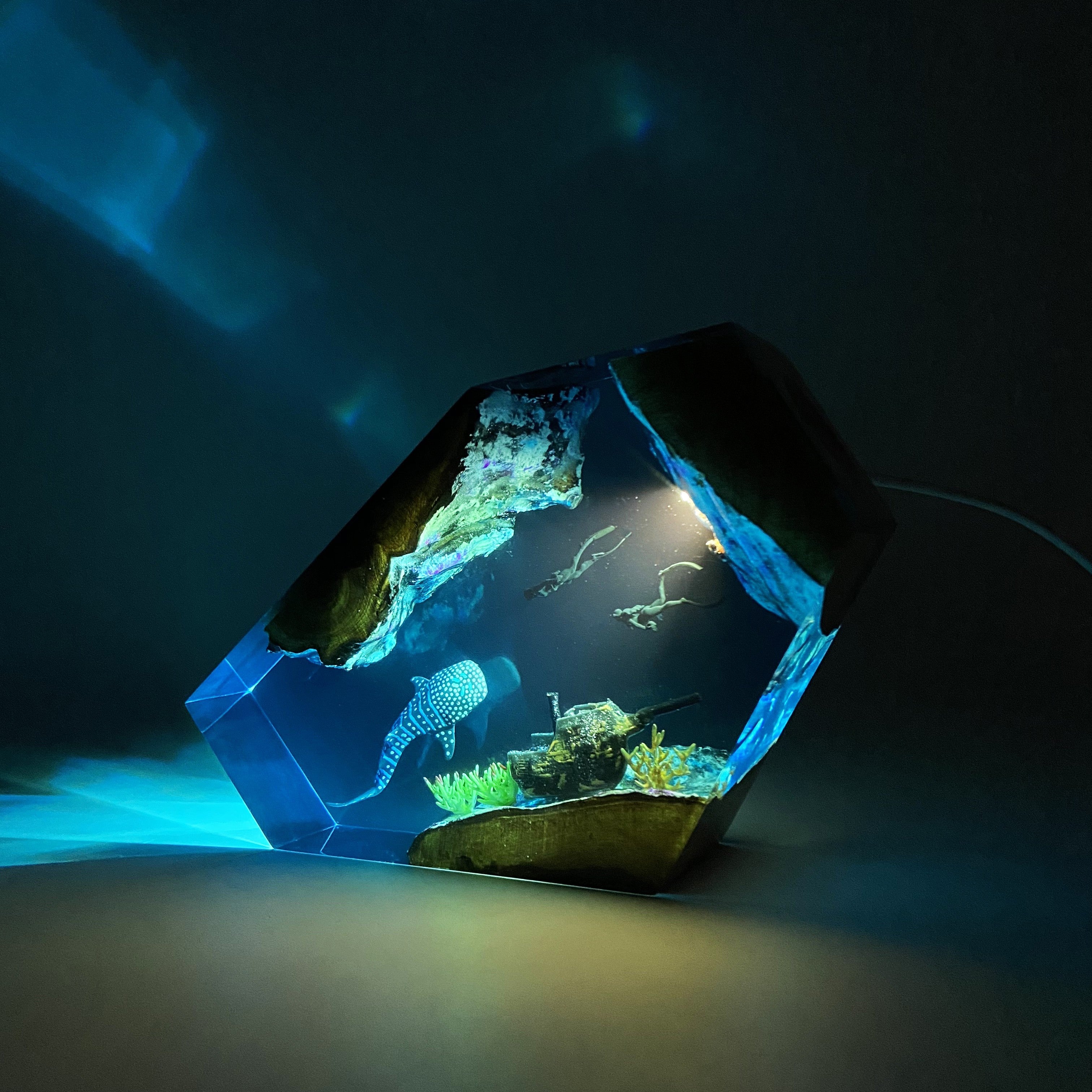 Tnessential Shipwreck Statue 3D Decor