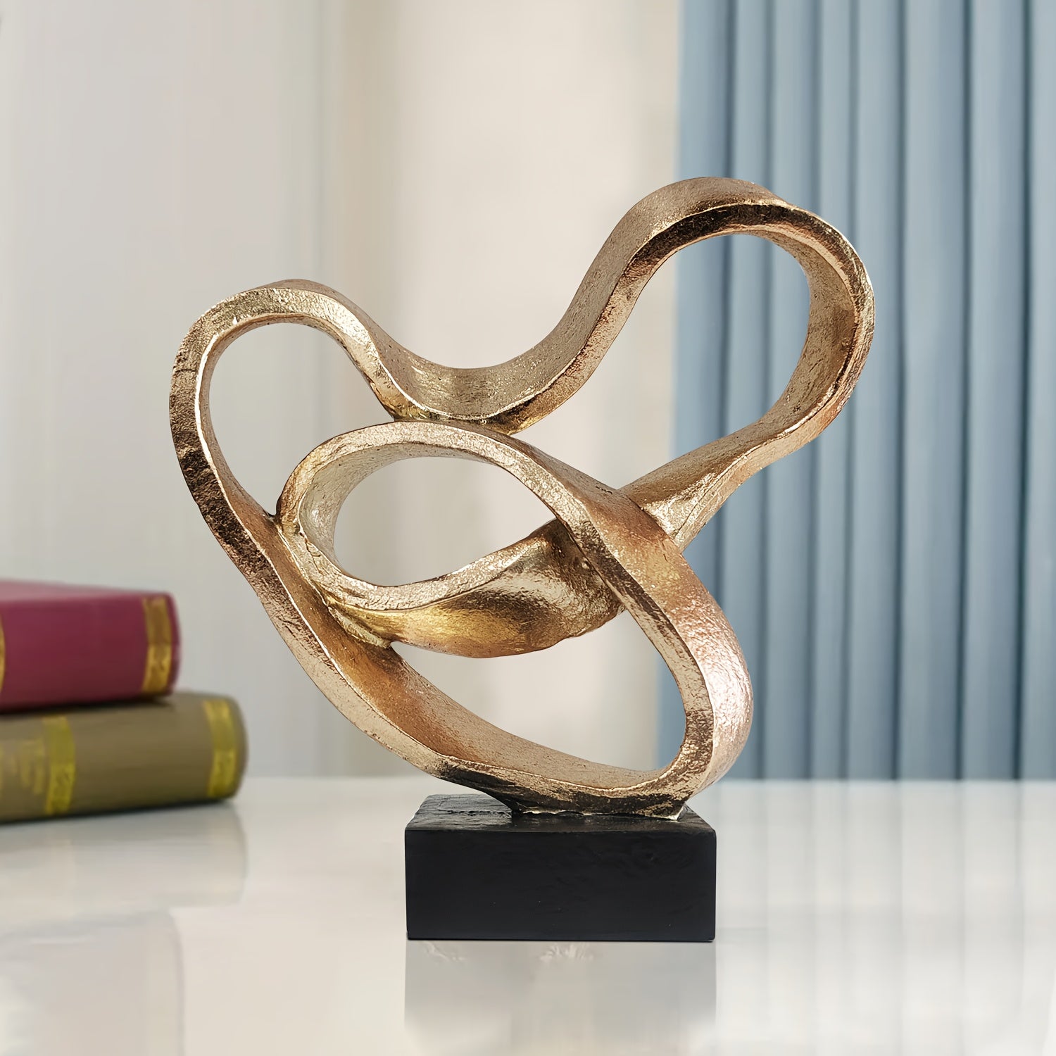 Tnessential Creative Heart-encircled Twisted 3D Decor