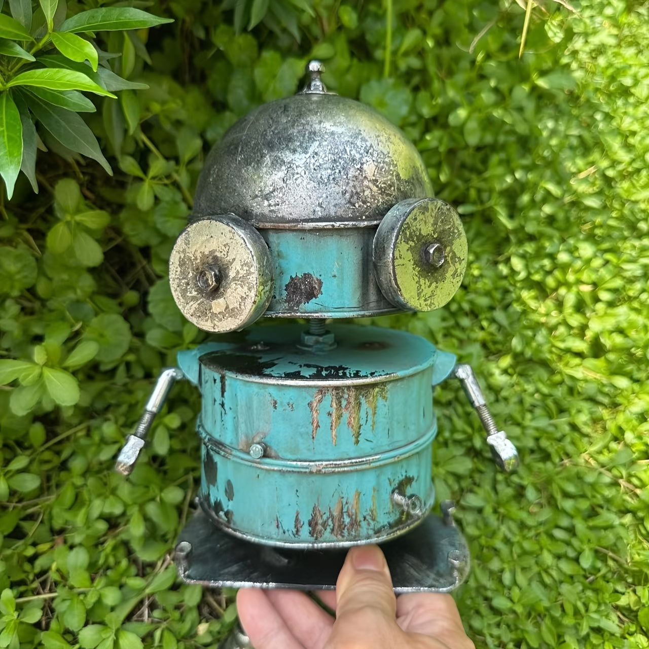 Tnessential Charming Iron Robot Available in Two Colors 3D Decor