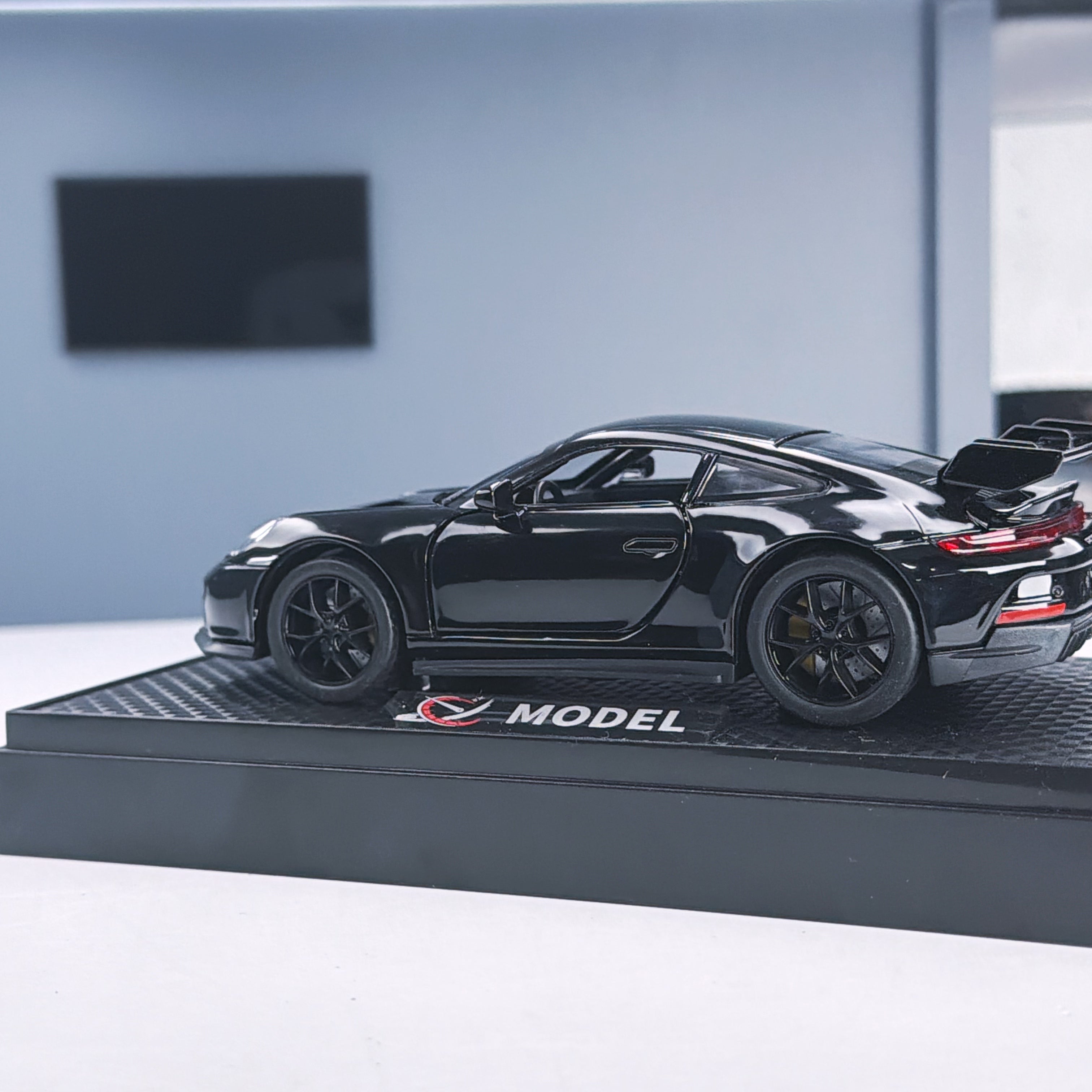 Tnessential :32 Scale Alloy Car Model 3D Decor