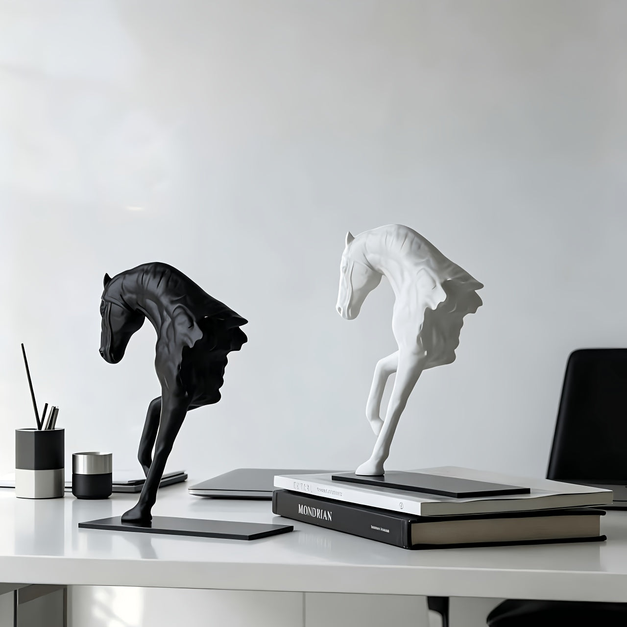 Tnessential Retro and Exquisite Resin Bust Horse Sculpture Artwork 3D Decor
