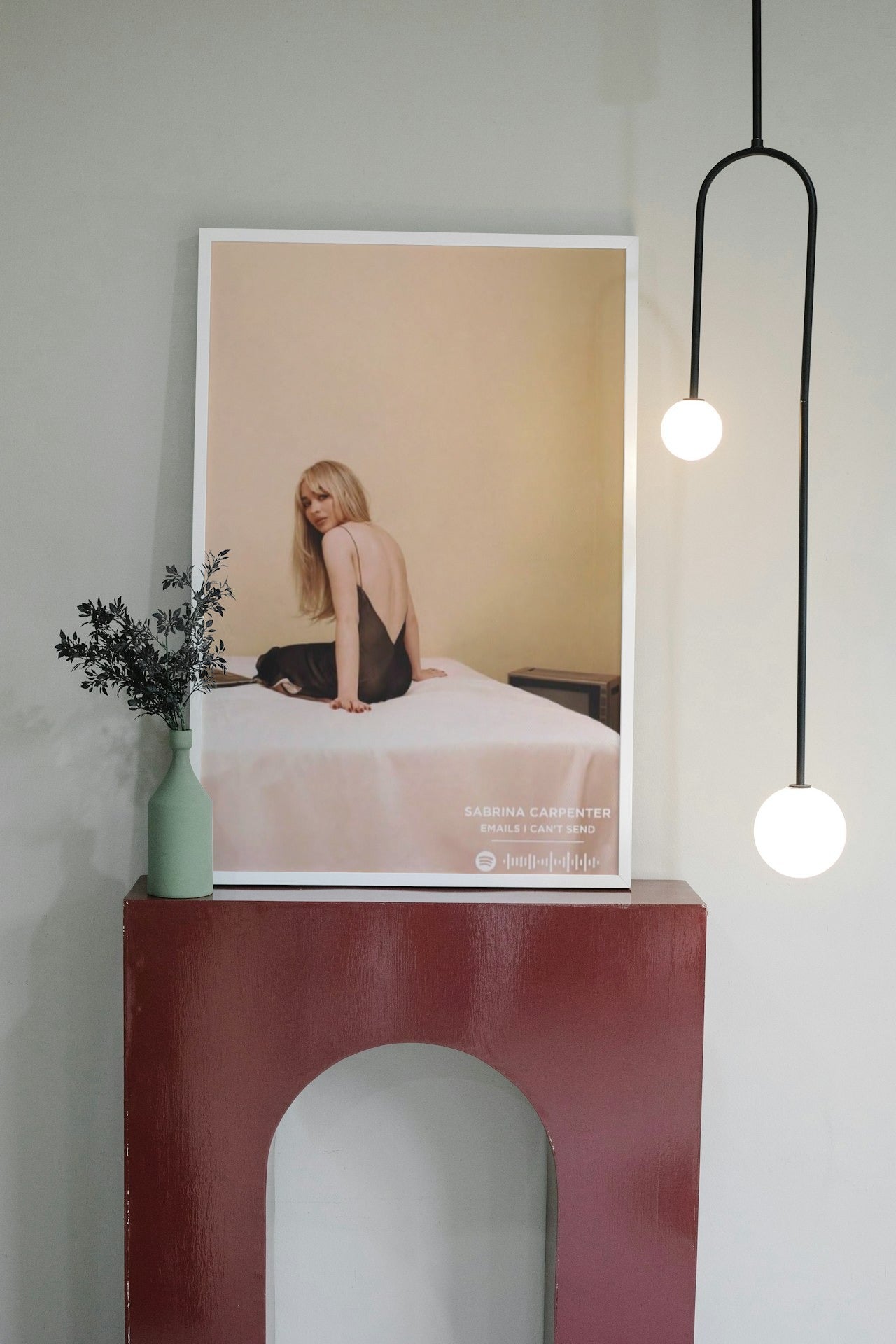 SABRINA CARPENTER ASTONISHING CANVAS POSTER