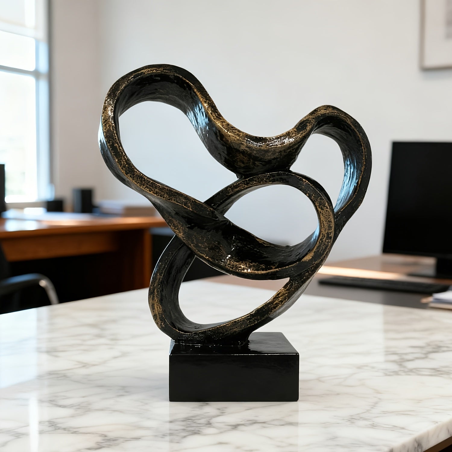 Tnessential Creative Heart-encircled Twisted 3D Decor