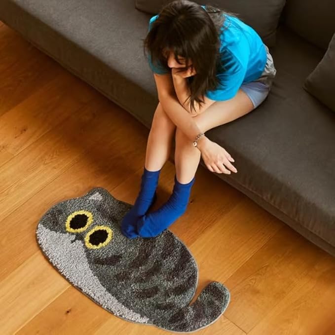 FLUFFY GREY KITTY RUG