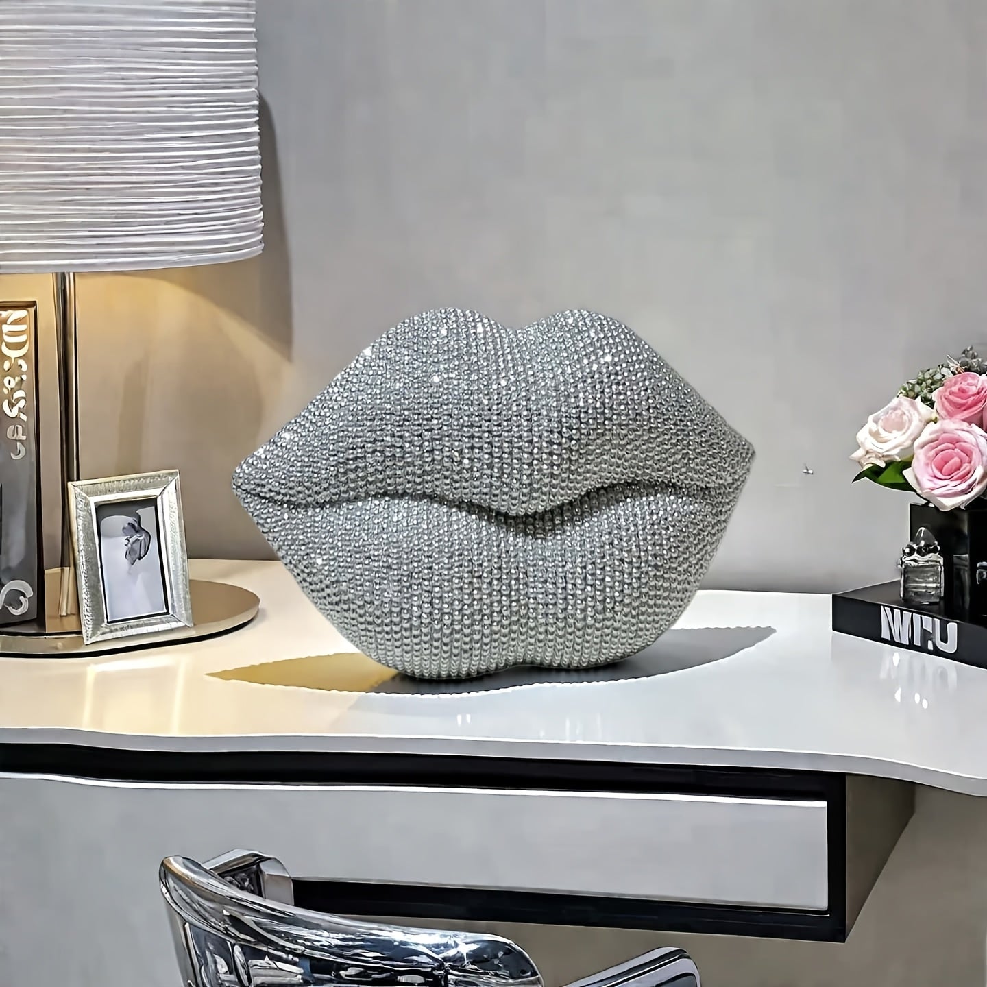 Tnessential Sexy Lips Beaded Statue Decoration 3D Decor