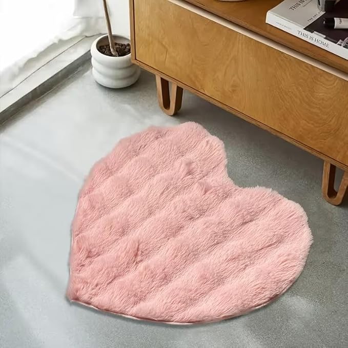 FLUFFY PINK HEART RUG