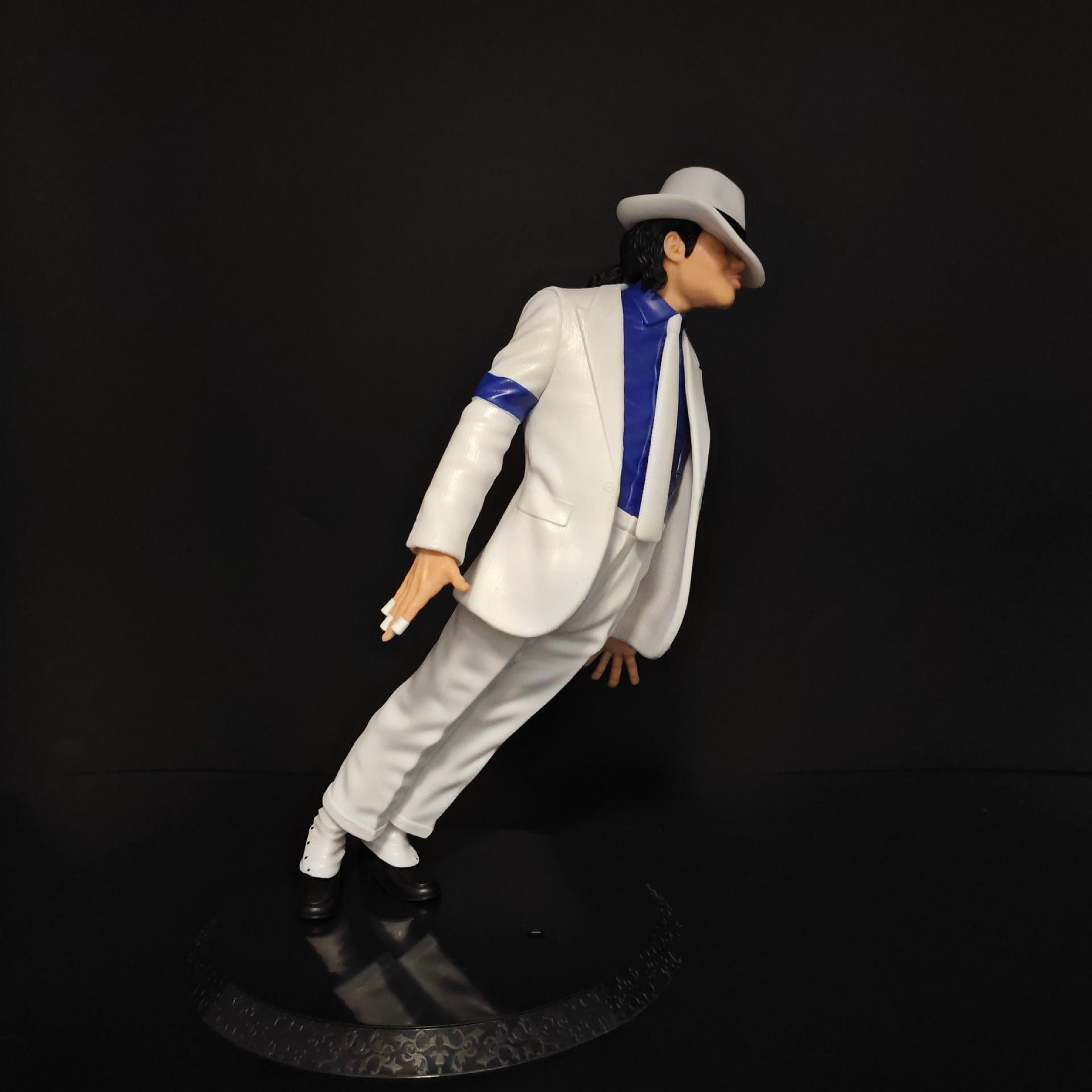 Tnessential Character Figure 3D Decor