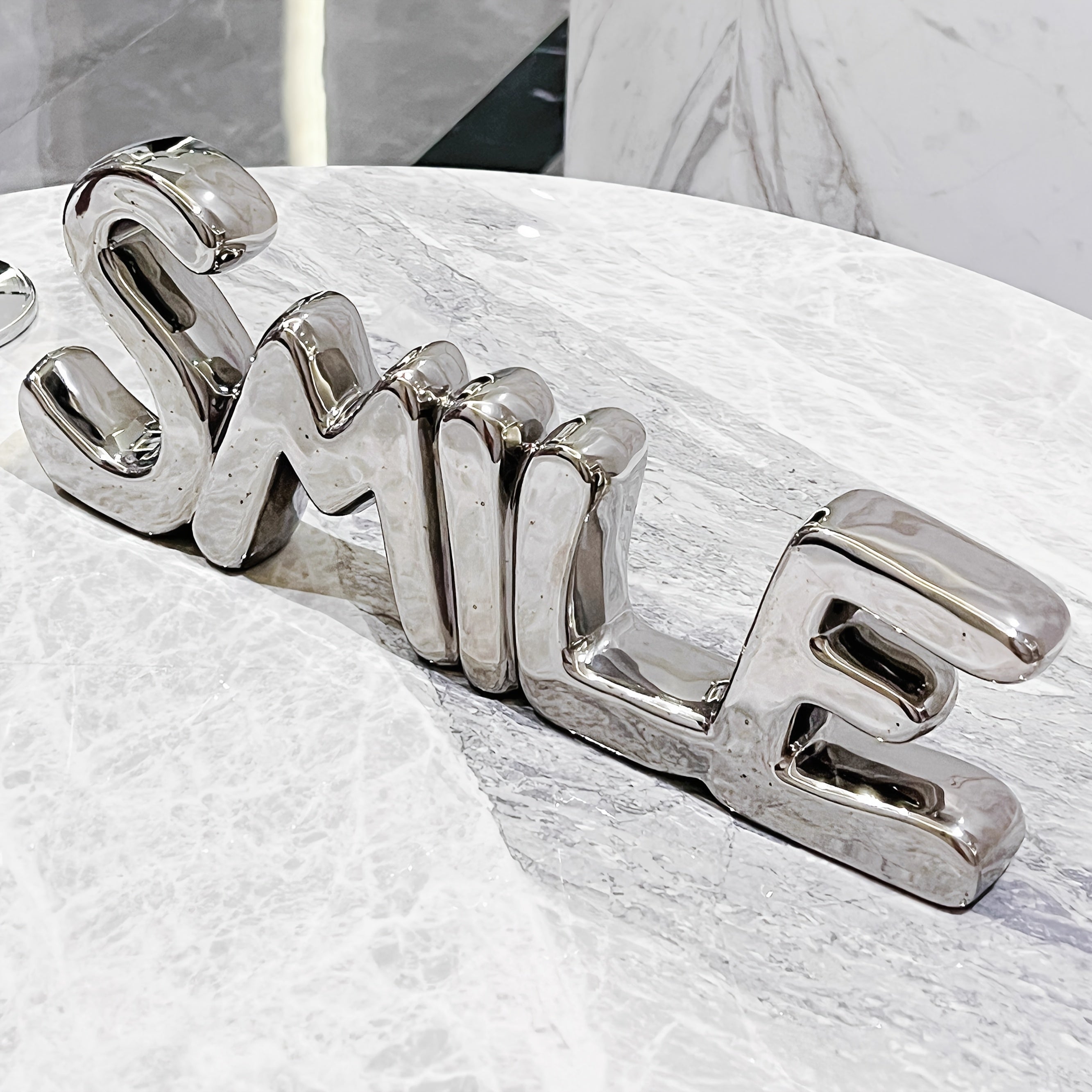 Tnessential Ins-style Light Luxury Design Smiling Ceramic Decorative 3D Decor