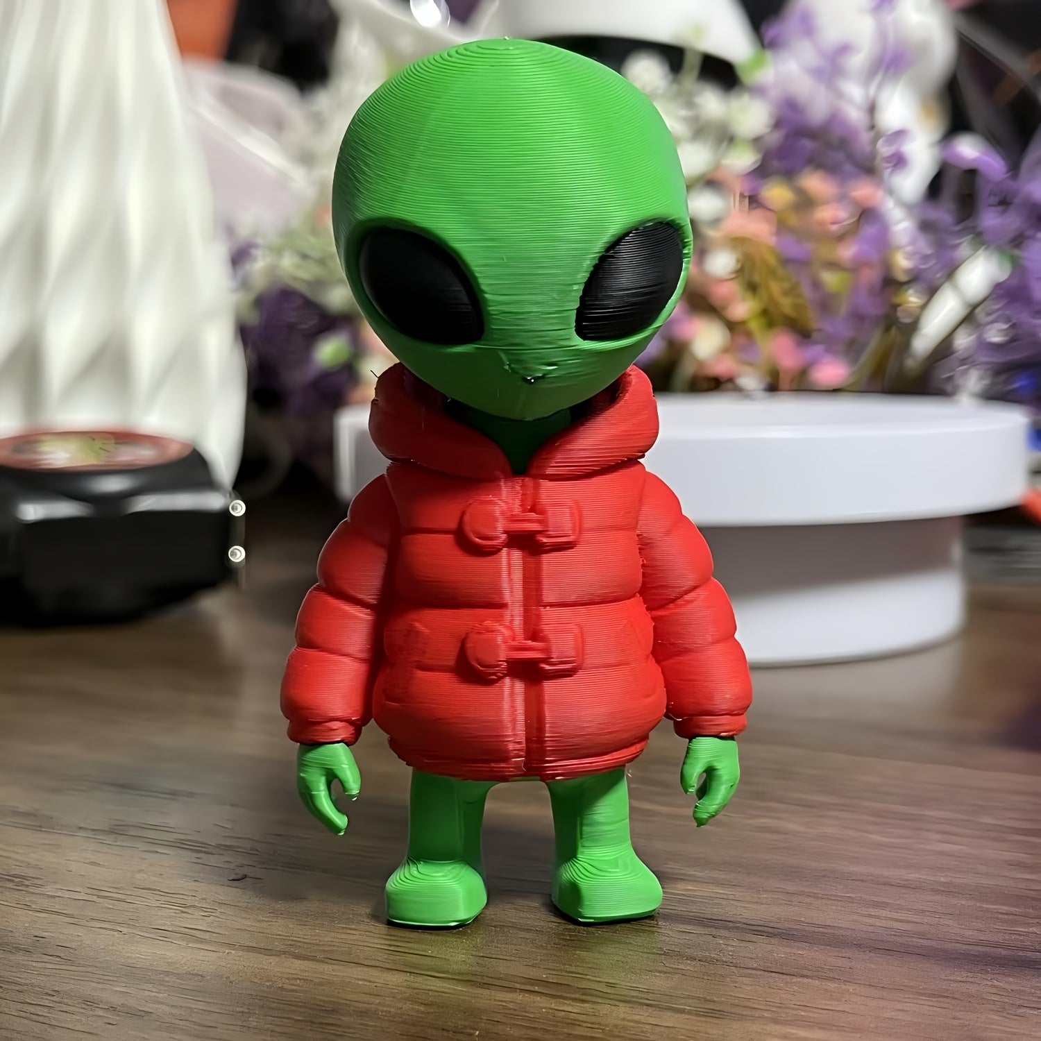 Tnessential One Red-clothed Alien Statue Ornament 3D Decor