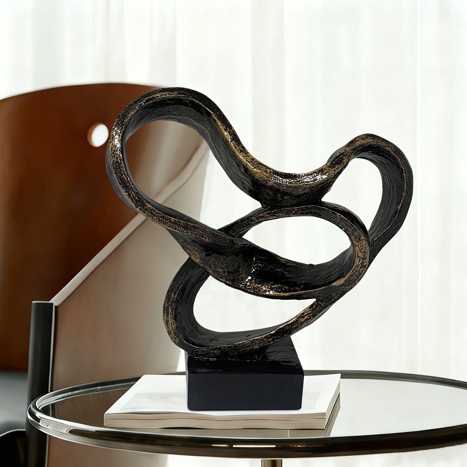 Tnessential Creative Heart-encircled Twisted 3D Decor