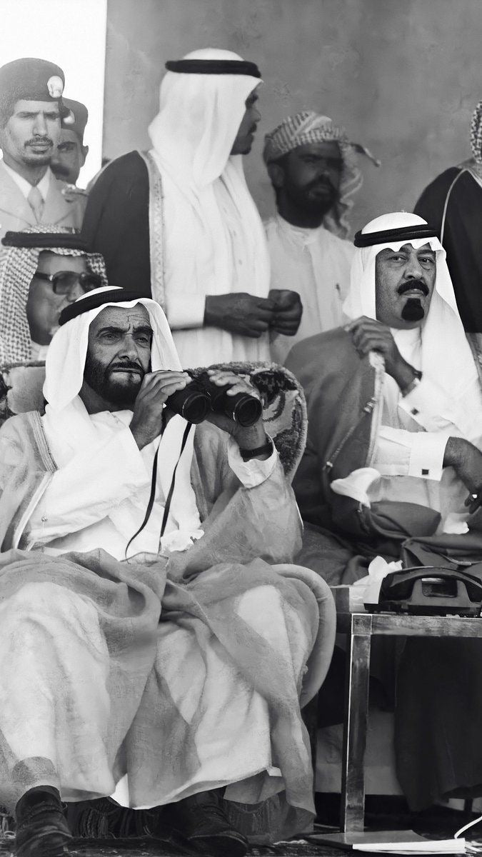 UAE FOUNDER HH SHEIKH ZAYED BINOCULAR HISTORIC PHOTO CANVAS POSTER