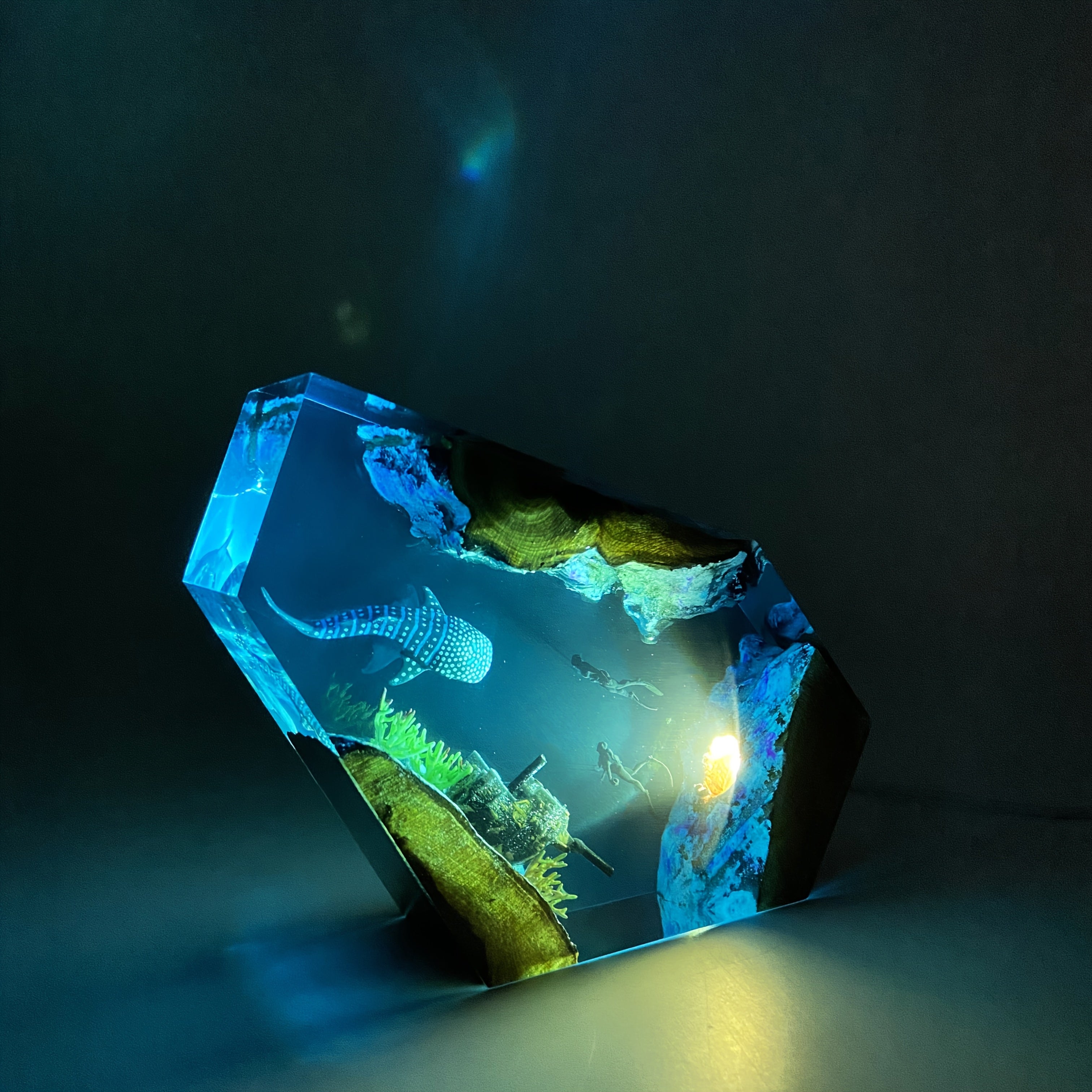 Tnessential Shipwreck Statue 3D Decor