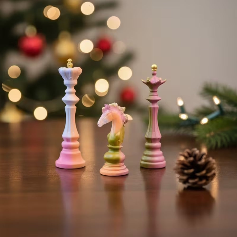 Tnessential Set of 3 Elegant Resin Chess Piece Sculptures 3D Decor